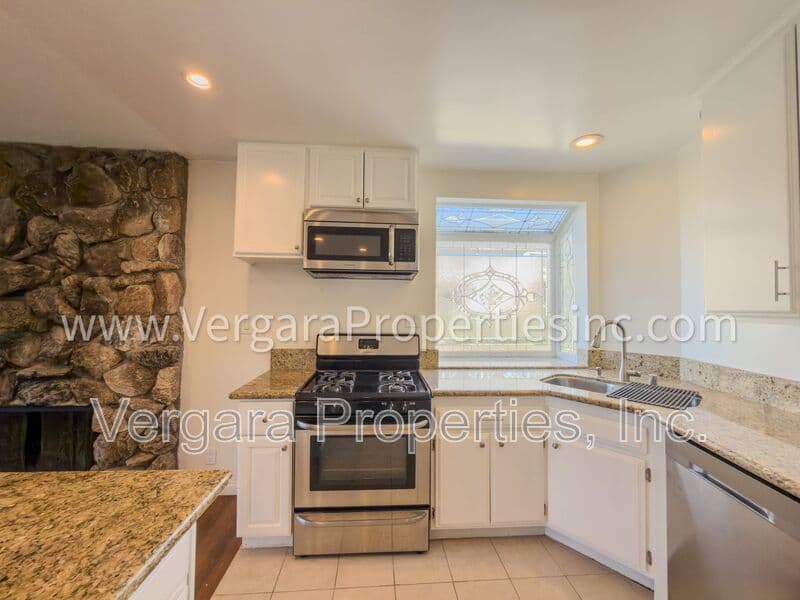 Redondo Beach Condo: 1806 Esplanade