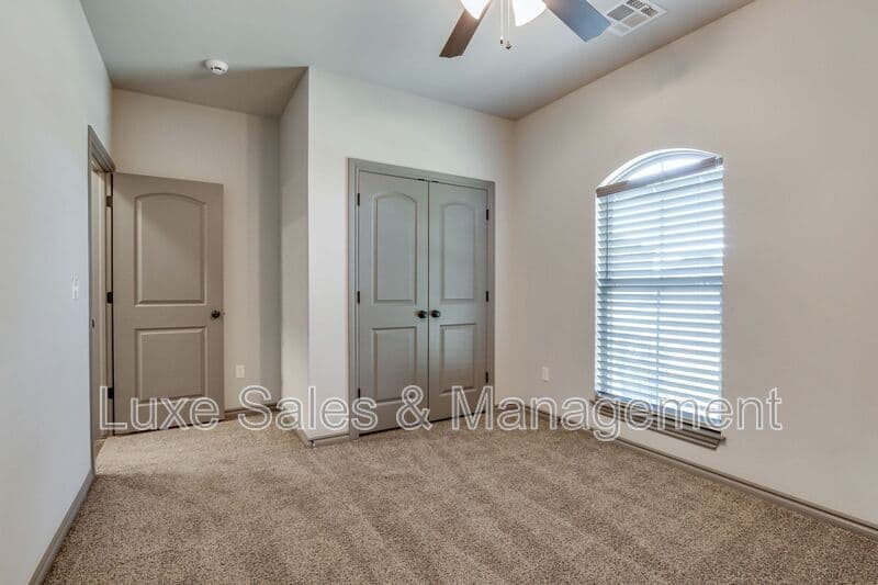 Edmond House: 6133 Oxnard St