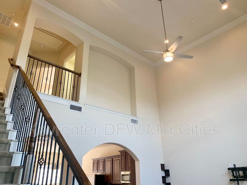 Irving House: 6463 Las Colinas Blvd