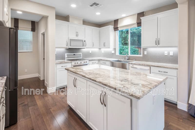 Brentwood House: 376 Bougainvilla Drive