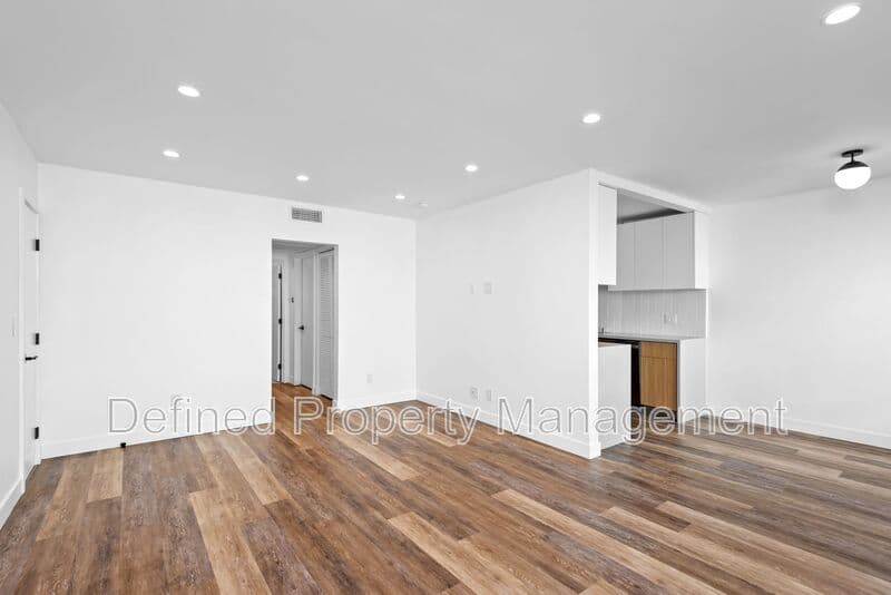 Los Angeles Condo: 1563 Gordon Street