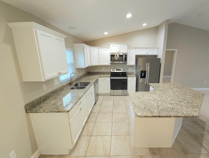 Ocala House: 106 Marion Oaks Pass