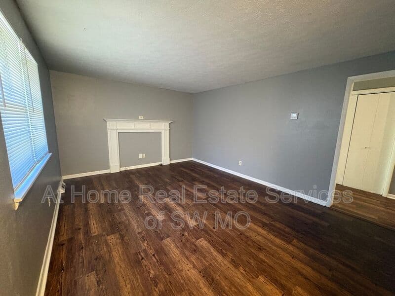 Springfield Condo: 2002-B E Monroe St