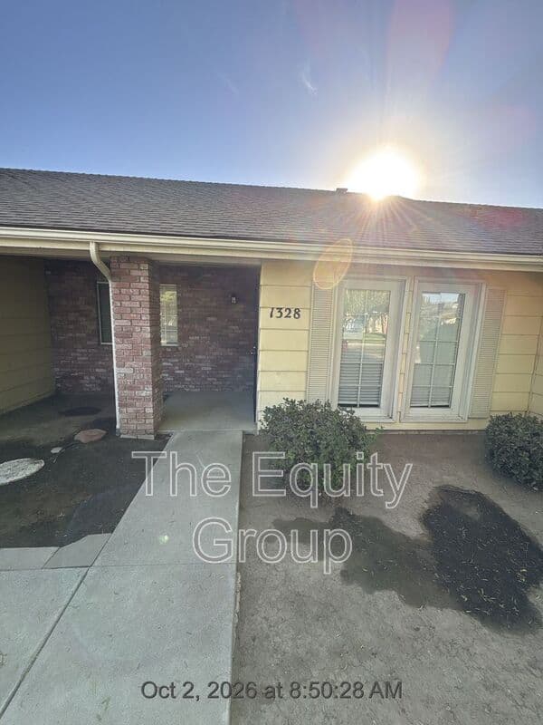 Visalia House: 1328 South Rossmoor