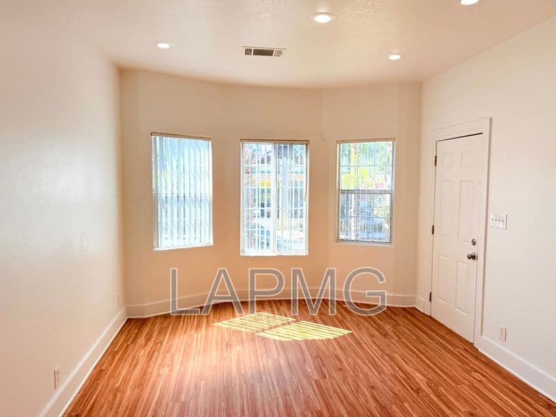 Los Angeles House: 1870 Daly Street