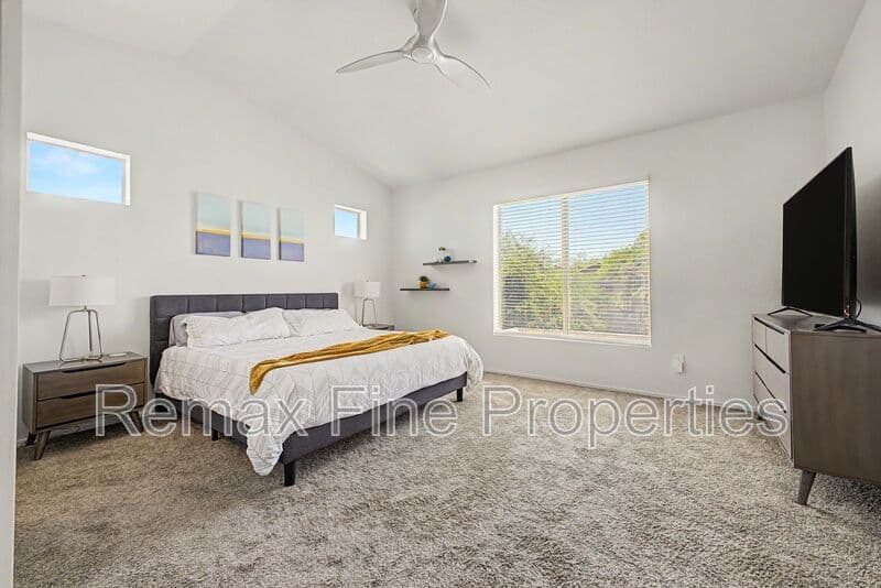 Mesa House: 3563 N Tuscany
