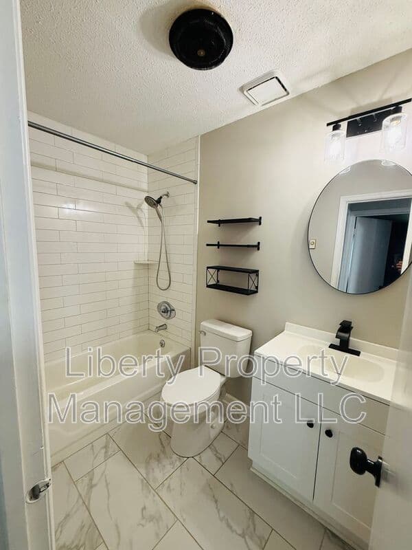 Fayetteville House: 1002 Ryder Court