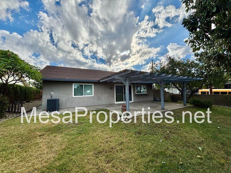 Upland House: 197 Spinnaker Way