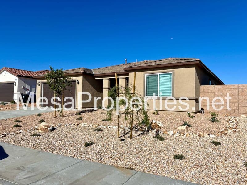 Victorville House: 10638 Sea Venture Way