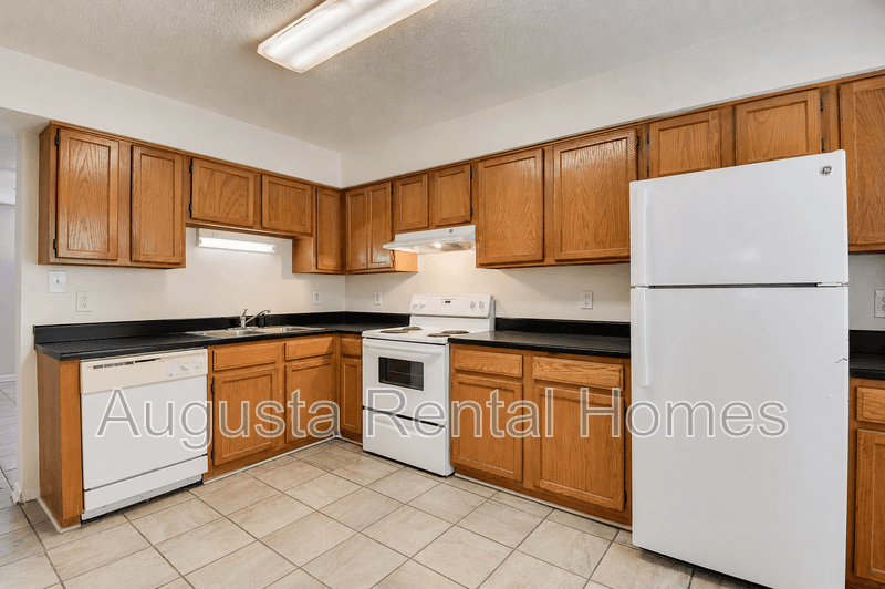 Thomson Townhome: 104 Canary Street
