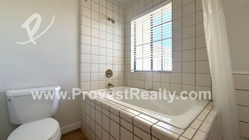 Victorville House: 13043 4th Ave
