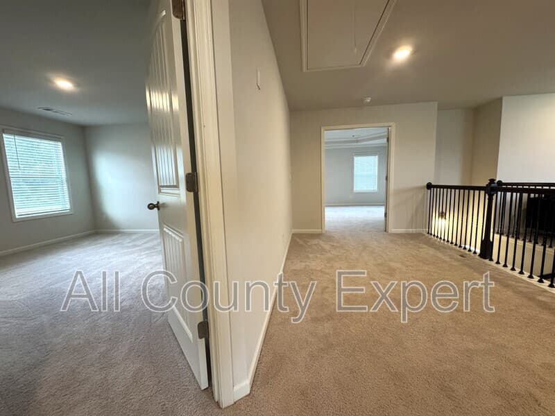 Cumming House: 5595 Loring St