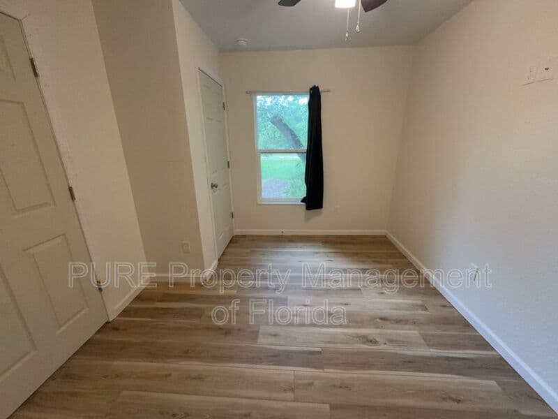 Williston House: 11330 NE 66th Lane