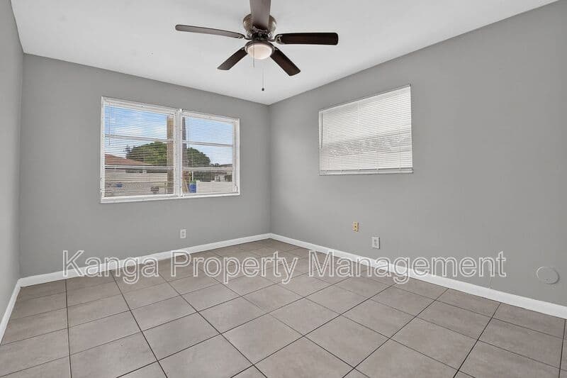 Riviera Beach House: 1037 W 28Th St