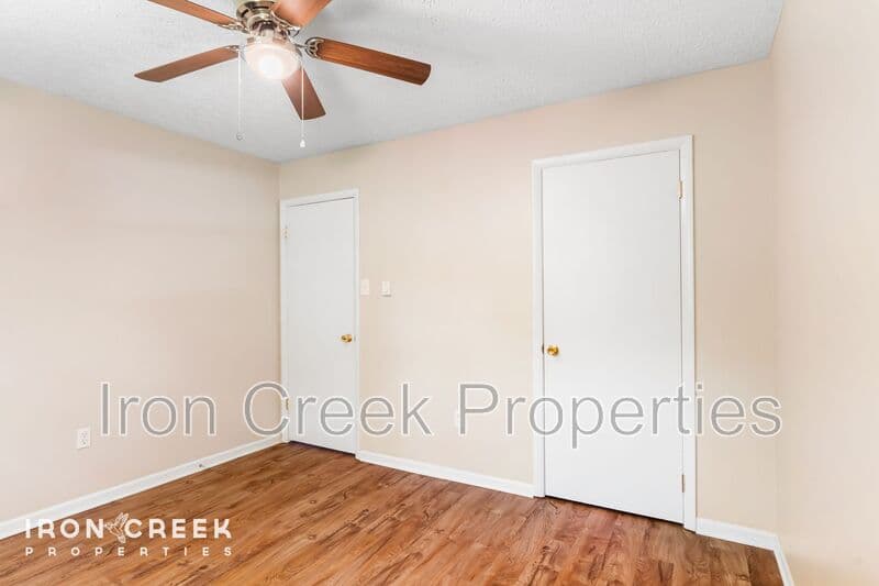 Black Mountain House: 250 Avena Rd