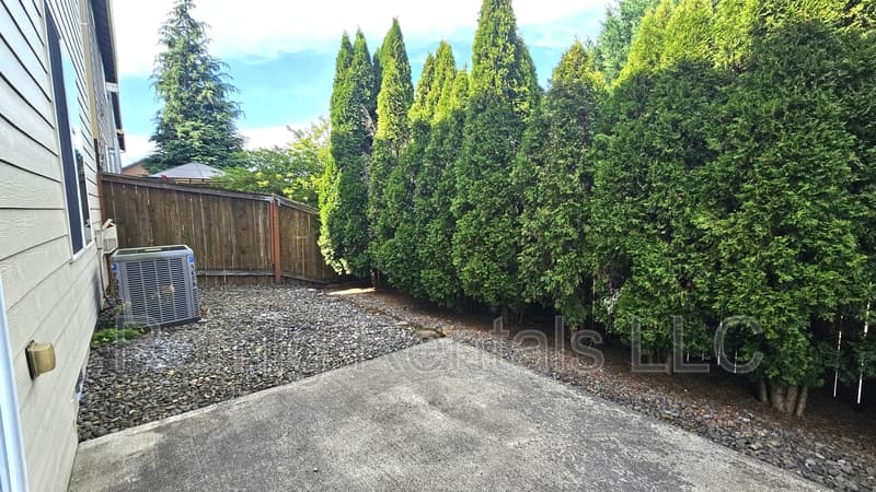Vancouver House: 5822 Northeast 59th Circle
