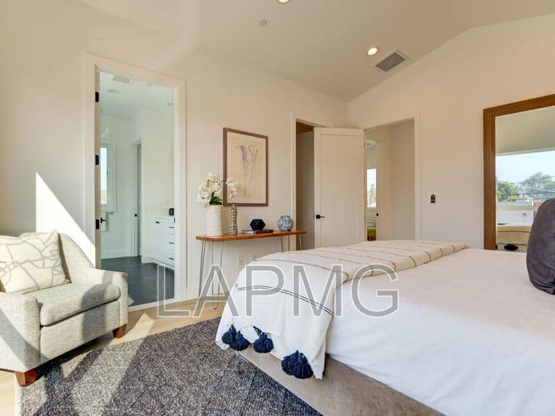 Los Angeles House: 6016 Comey Ave