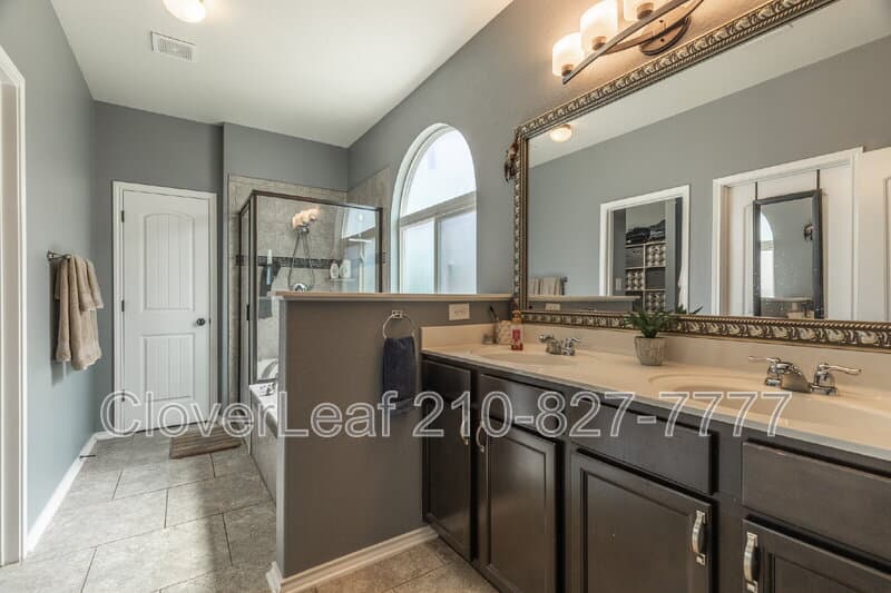 Schertz House: 764 Clearbrook Ave