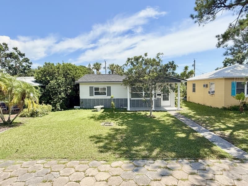 St. Petersburg House: 4426 4th Avenue North