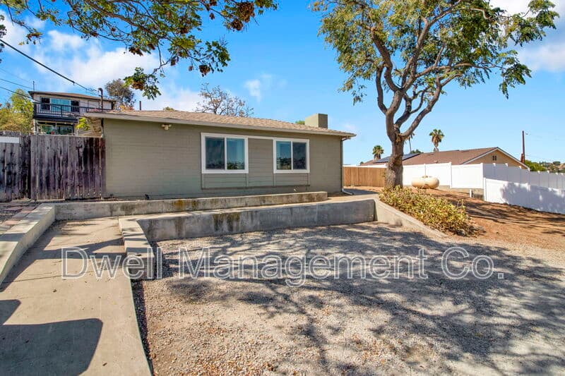 Spring Valley House: 9105 Rosedale Dr