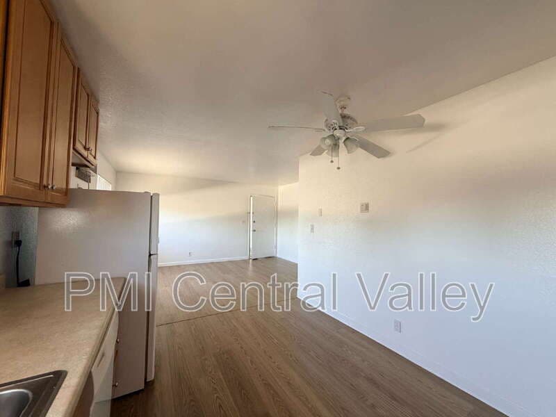 Manteca Condo: 111 North Walnut Avenue