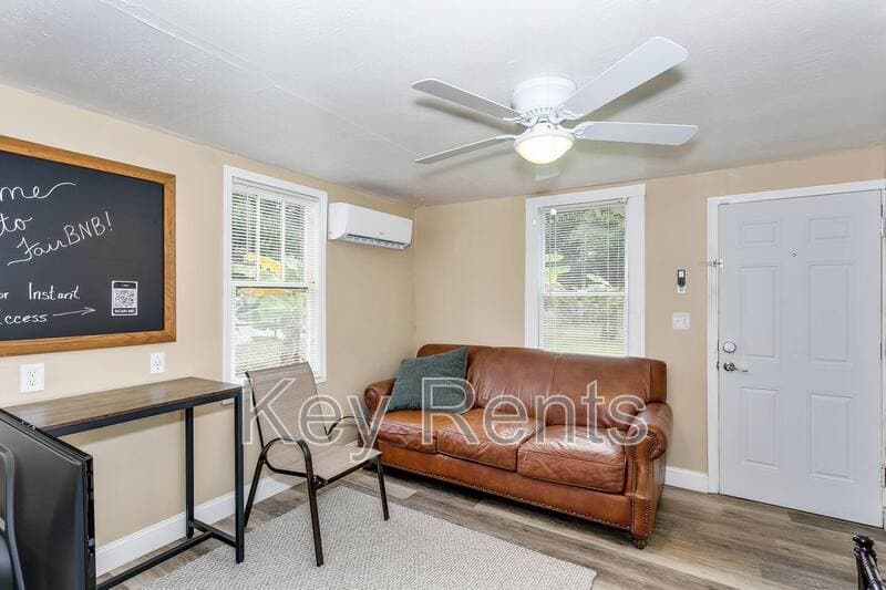 Pensacola House: 1003 Concordia Blvd