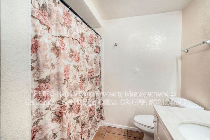 Escondido House: 2135 E El Norte Pkwy