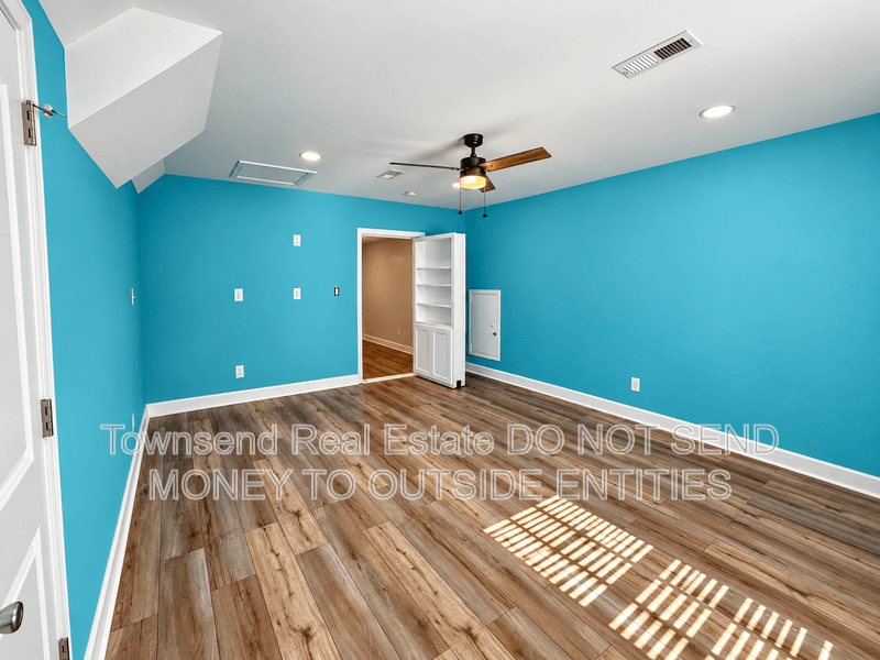 Fayetteville House: 3212 Nottinghill Rd.