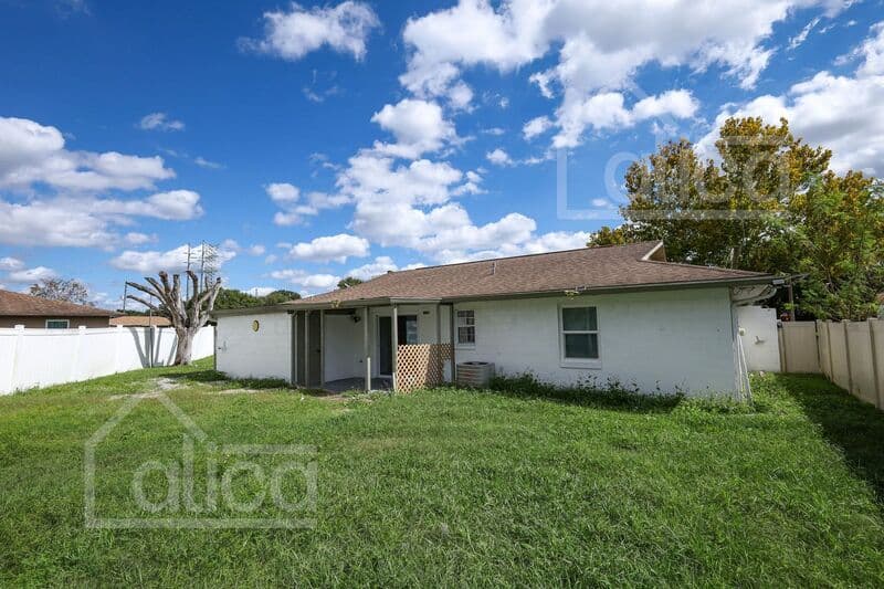 Orlando House: 3810 Cedarwaxwing Ave