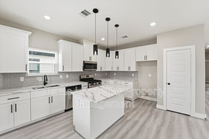 Houston Condo: 3107 Grassmere St