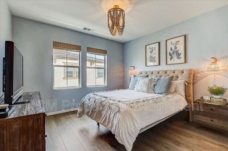 Lake Forest House: 303 Limestone