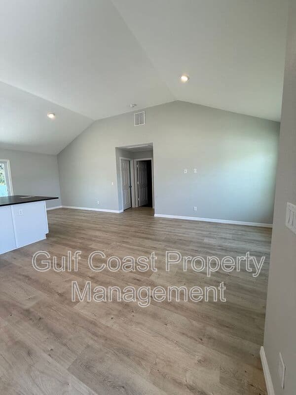 North Port House: 3294 West Price Blvd