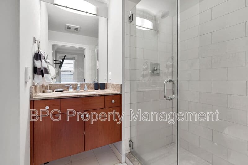 Washington Condo: 1121 24th ST. NW
