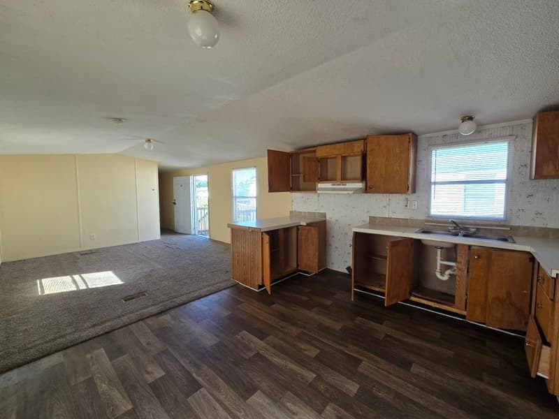 Fayetteville House: 2412 Cattail Cir