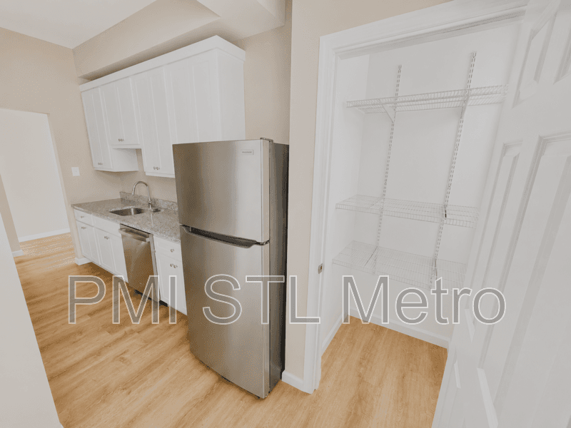 St. Louis Apartment: 3672 Russell Blvd