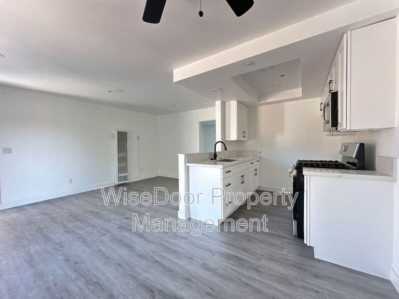 Santa Ana Condo: 810 S Flower St.