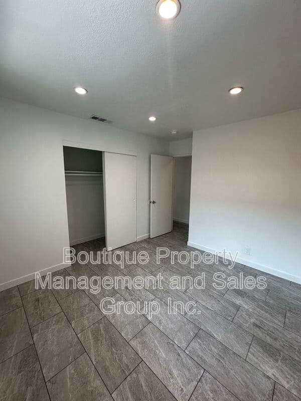 ANAHEIM House: 301 N TUSTIN AVENUE