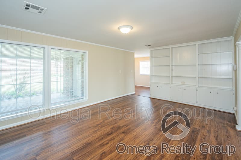 Montgomery House: 3117 Brentwood Dr