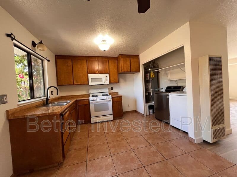 Healdsburg Condo: 427 North St