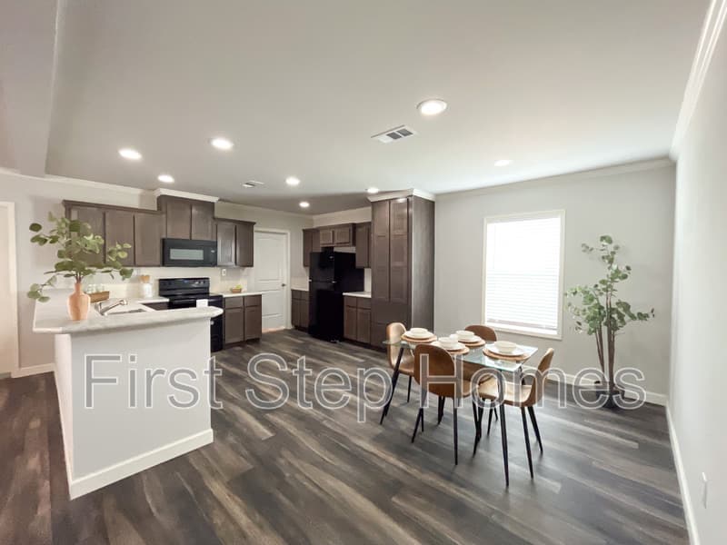 Tyler House: 401 Marco St
