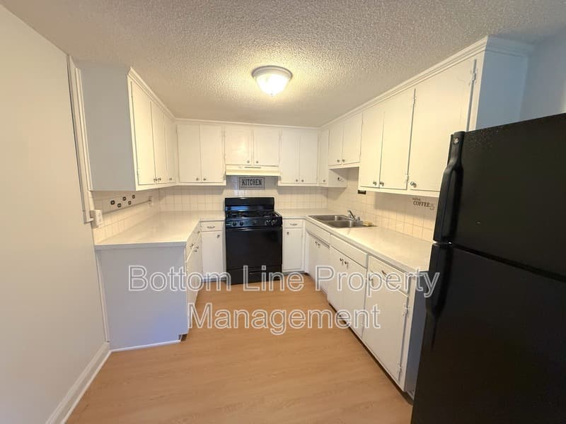 Cherryville Condo: 301 Vivian St
