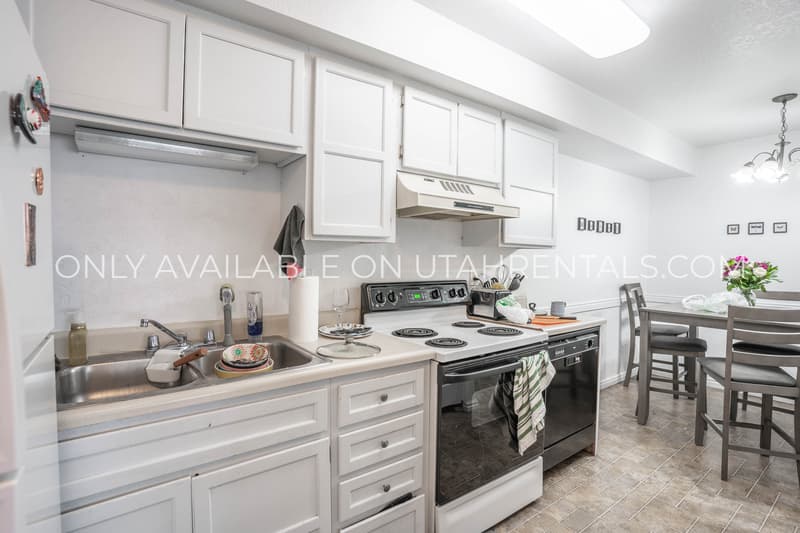 Provo House: 761 E 820 N