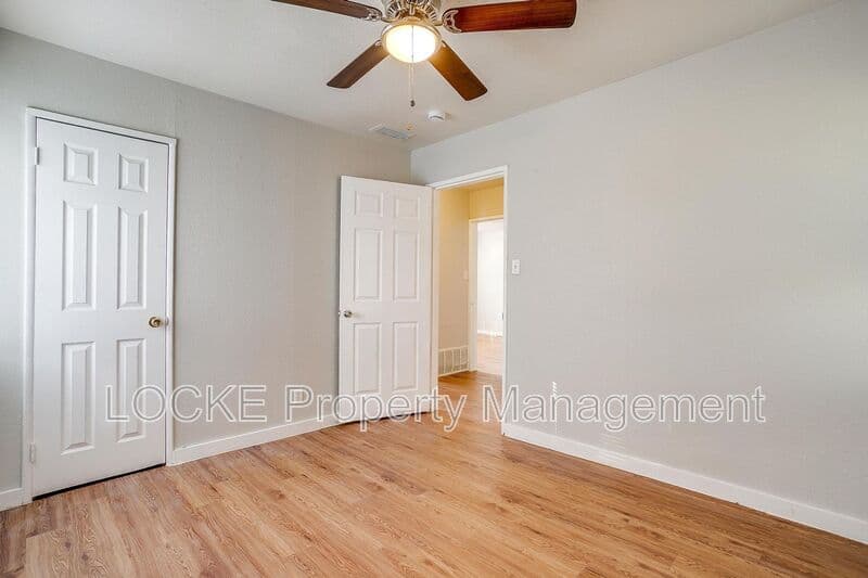 Fort Worth House: 3417 S University Dr