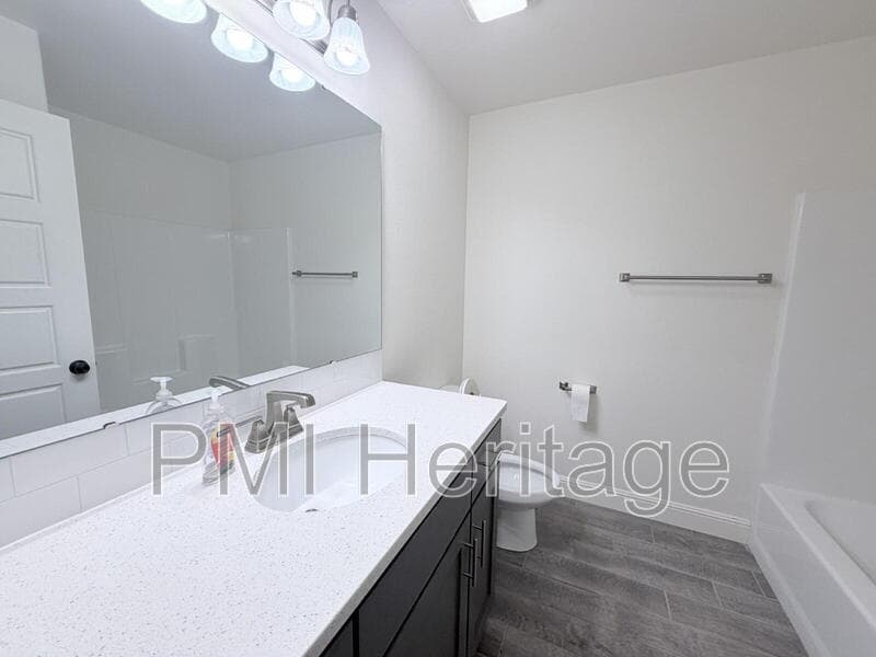 Pea Ridge House: 256 Hunt Street