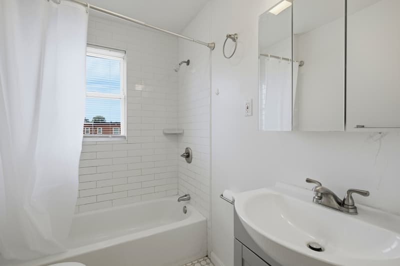 Baltimore Townhome: 3770 Ravenwood Avenue