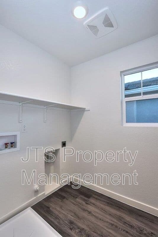 Roseville House: 2049 Shady Tree Circle