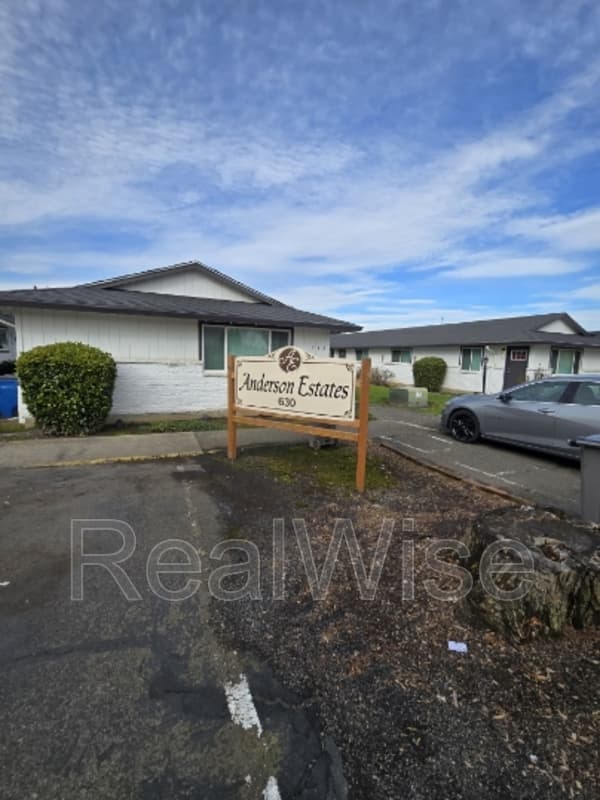 Vancouver Condo: 616 NE Anderson St