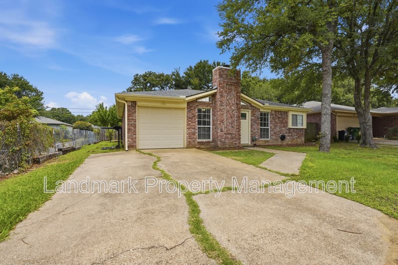 Mansfield House: 1122 Hidden Creek Drive