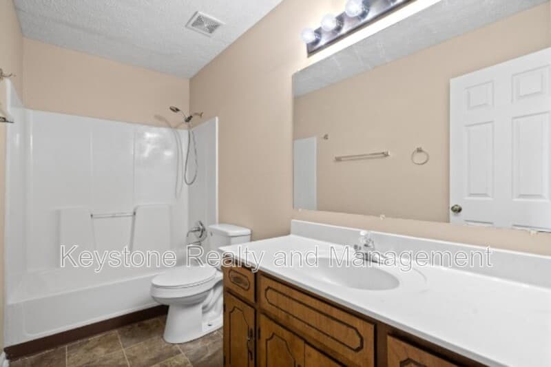 Oak Grove Apartment: 280 Thompsonville Lane