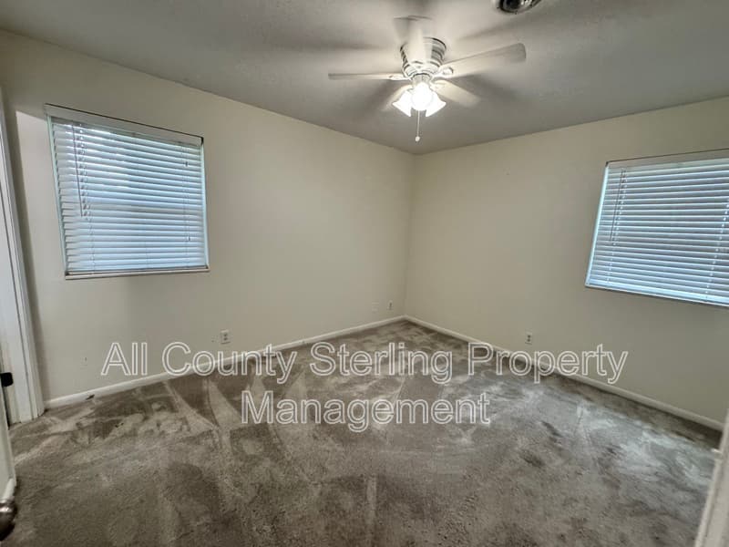Lake City House: 353 SE Olustee Avenue